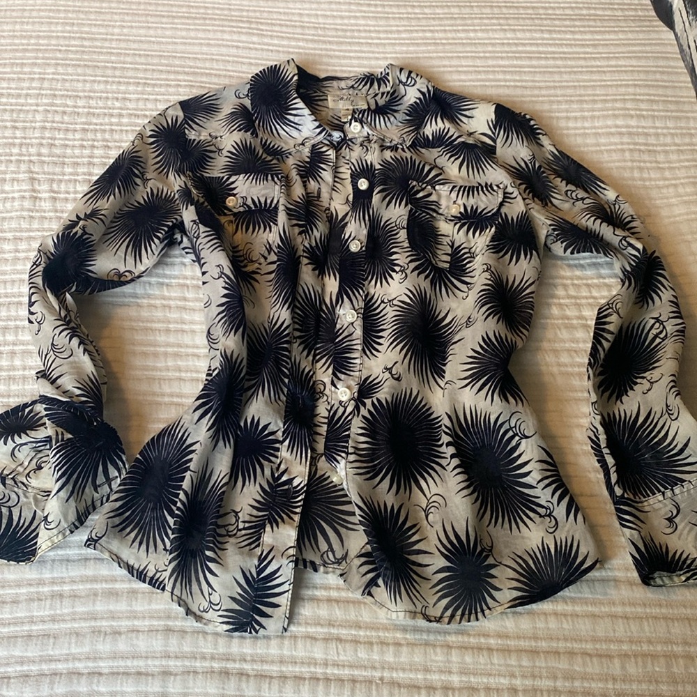 Milly , size 4, 100% cotton button down blouse, navy on white